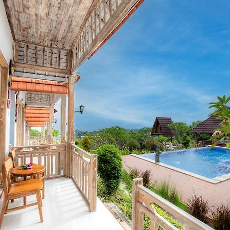 D'Arya Sea View Hotel Batununggul Ngoại thất bức ảnh